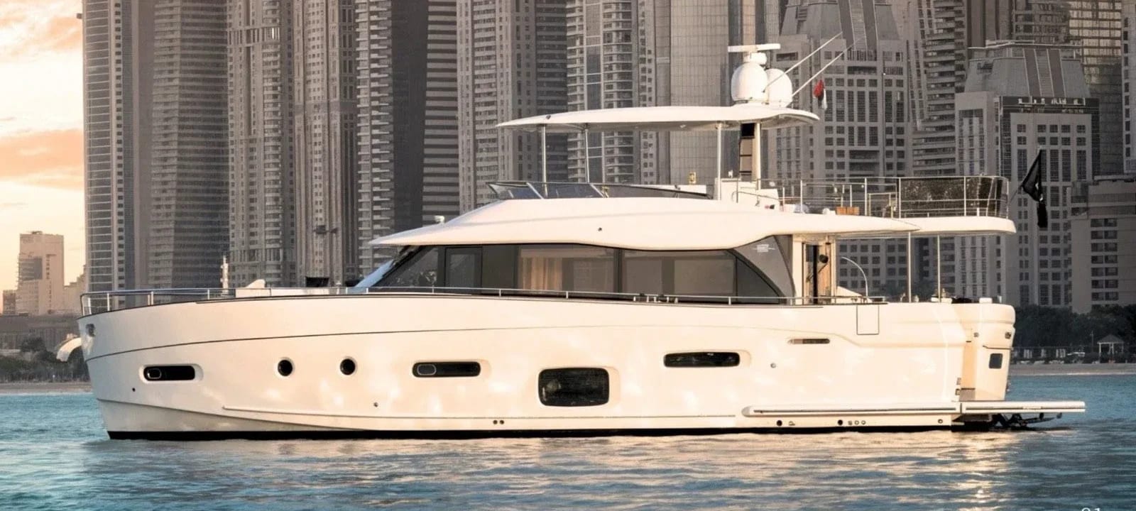 Azarro Yacht private yacht available for charter in Dubai